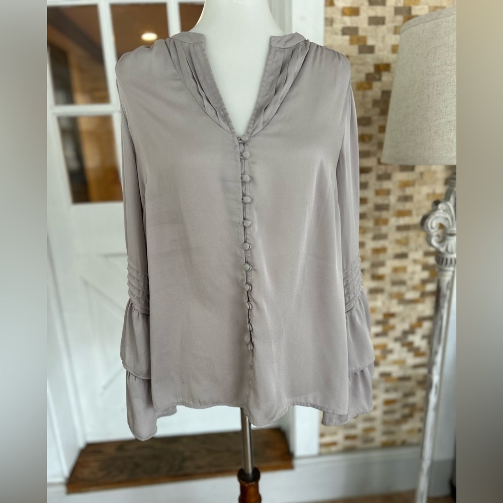 Soft surrounding ruffle sleeve button down blouse - Picture 5 of 7